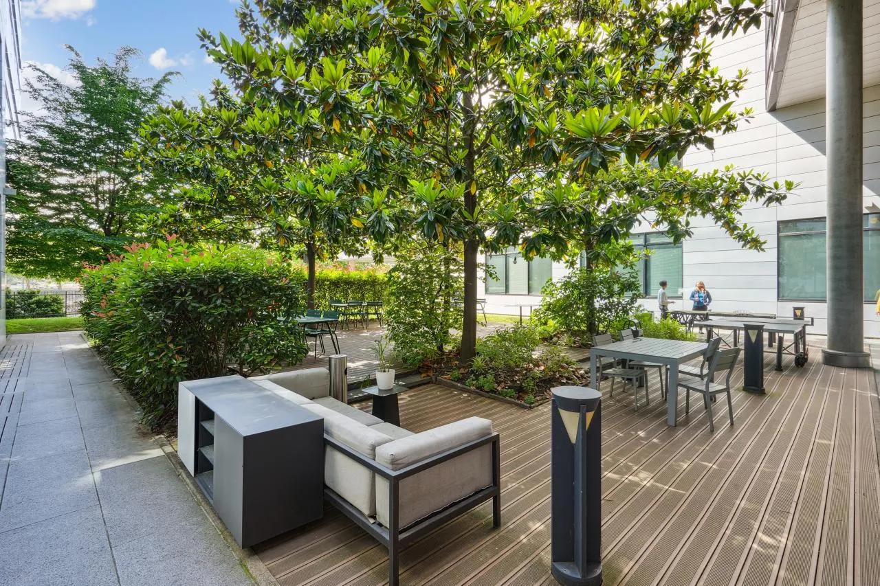 Jardin extérieur — vue latérale